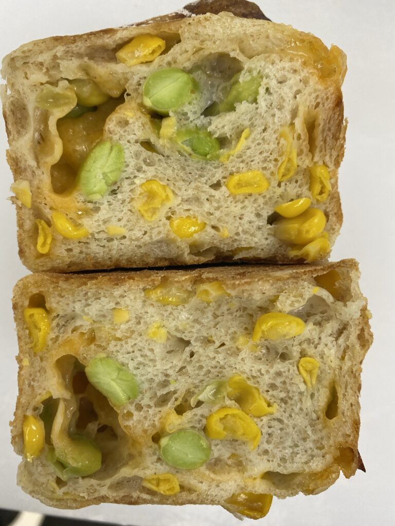 Mini bread コーンと枝豆とチーズ